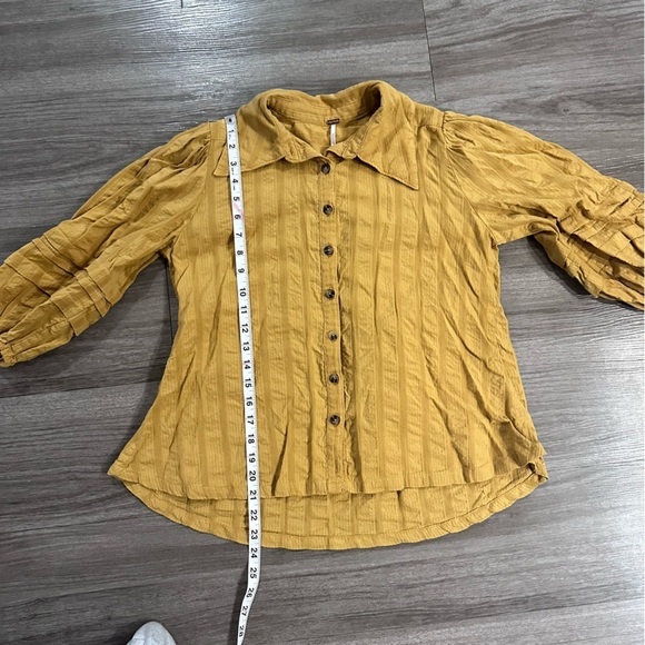 3/$20⚡️Free People Yellow Short Sleeve Textured Button Down Collared Blouse Top - Picture 6 of 11